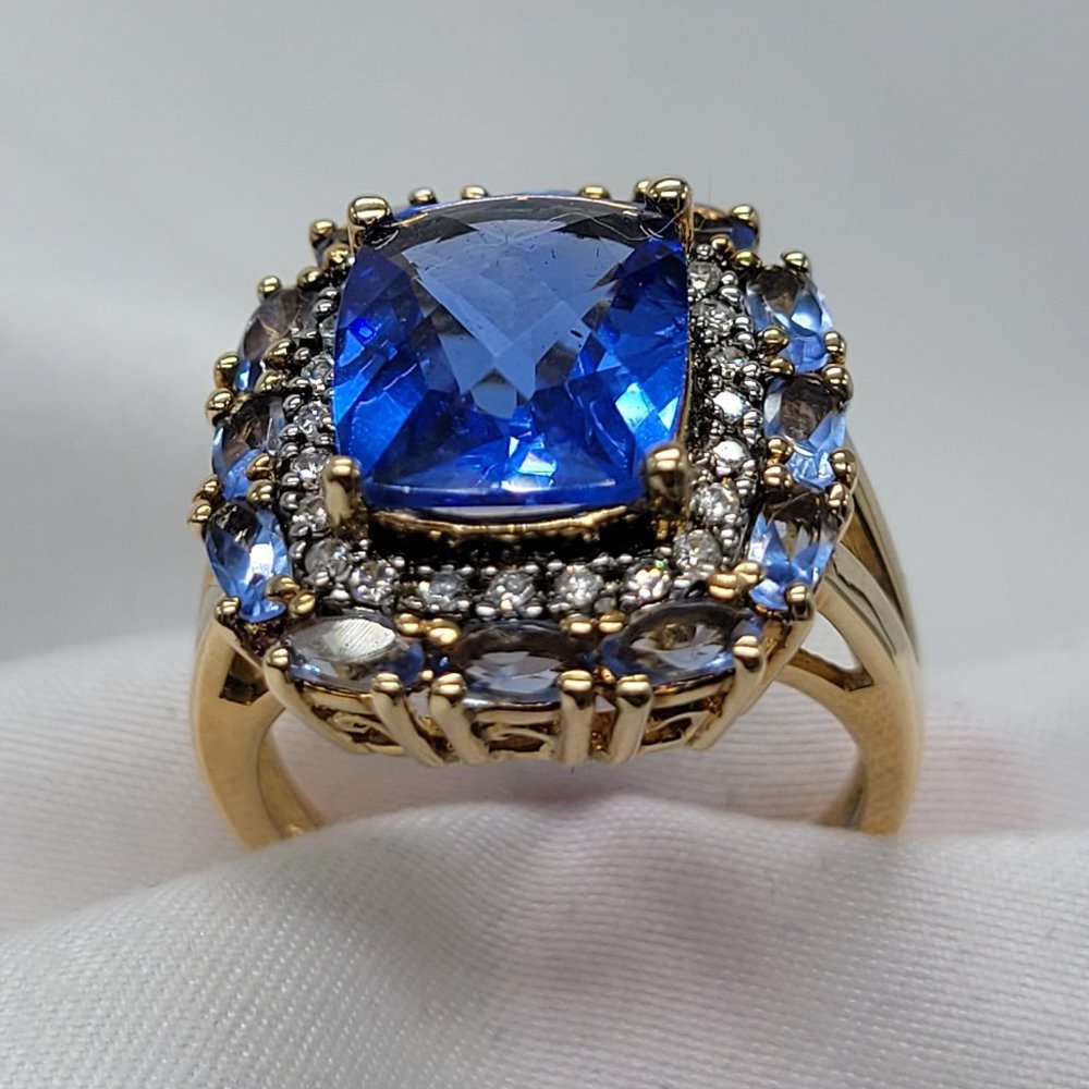 NWOT Gold with Blue Tanzanite Ring